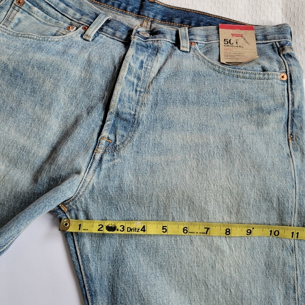 Levi's 501 33x32 Straight Leg Jeans. - Picture 8 of 10